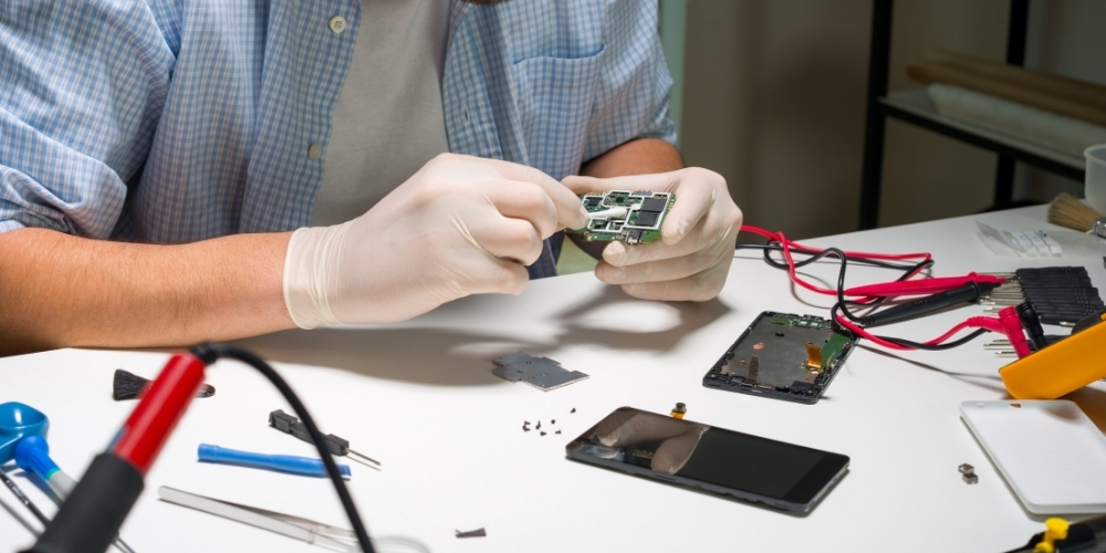 Чому паяльна станція — must-have для кожного електронщика